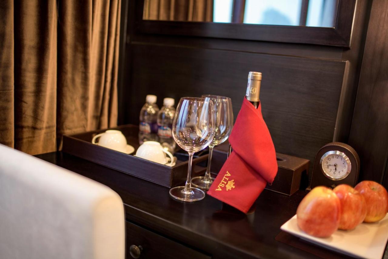 Alisa Cruise Halong Hotel Ха Лонг Екстериор снимка